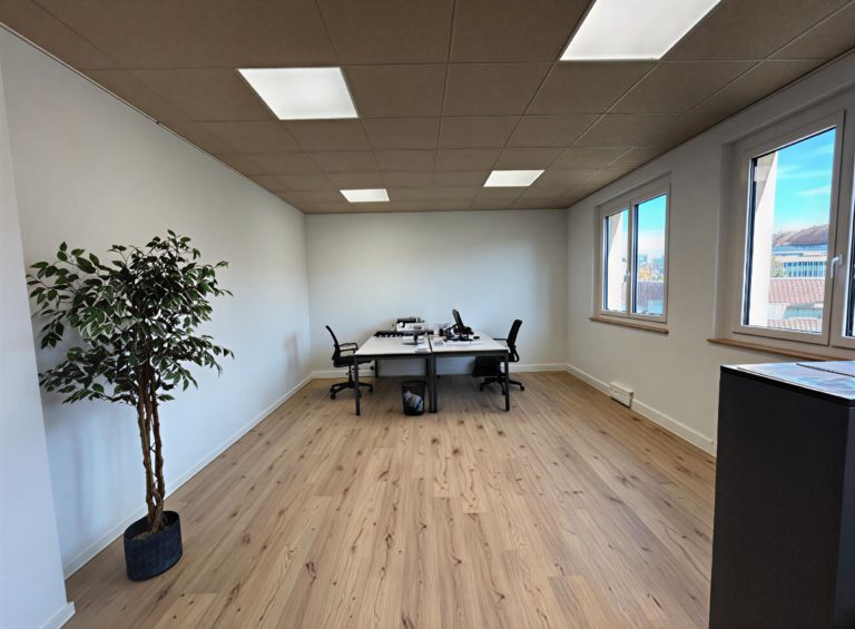 bureau 3_imgupscaler.ai_Bêta_2K